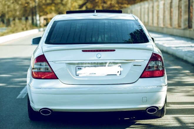 Mercedes E 350 2006, 93,000 km - 3.5 l - Yevlax