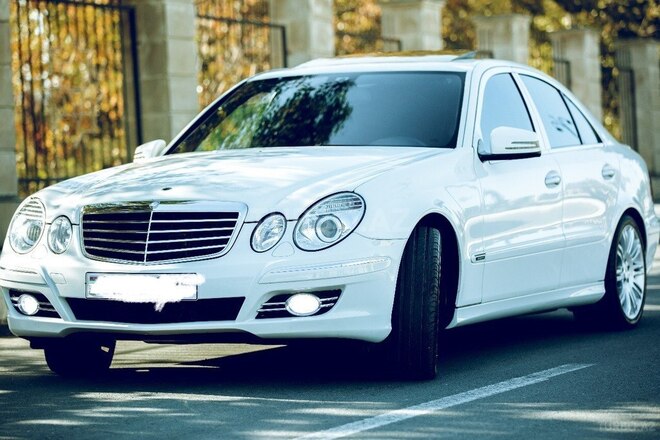Mercedes E 350 2006, 93,000 km - 3.5 l - Yevlax