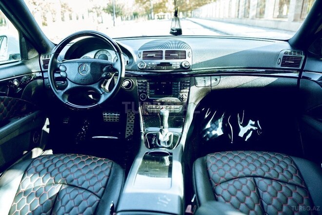 Mercedes E 350 2006, 93,000 km - 3.5 l - Yevlax
