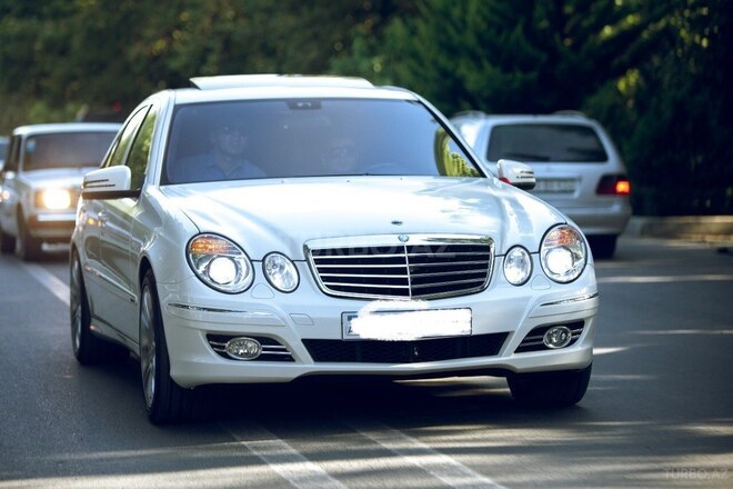 Mercedes E 350 2006, 93,000 km - 3.5 l - Yevlax