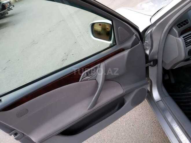 Mercedes E 270 2001, 380,110 km - 2.7 l - Bakı