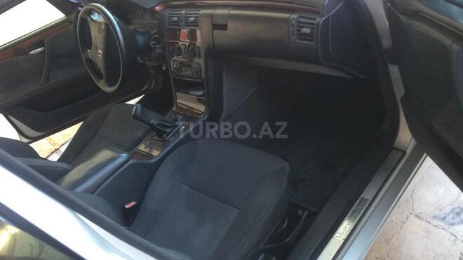 Mercedes E 200 2001, 31,000 km - 0.2 l - Gəncə