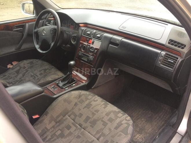 Mercedes E 200 2001, 31,000 km - 0.2 l - Gəncə
