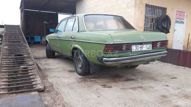Mercedes 200 1983, 120,000 km - 2.0 l - Salyan