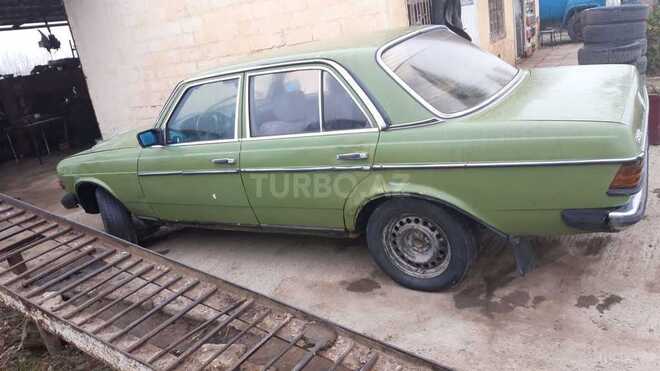 Mercedes 200 1983, 120,000 km - 2.0 l - Salyan