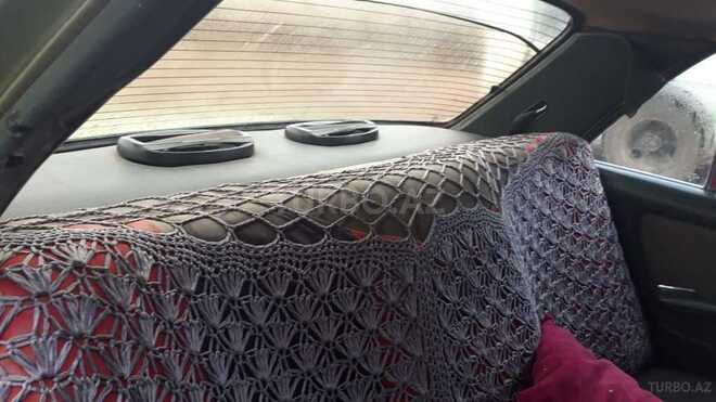 Mercedes 200 1983, 120,000 km - 2.0 l - Salyan