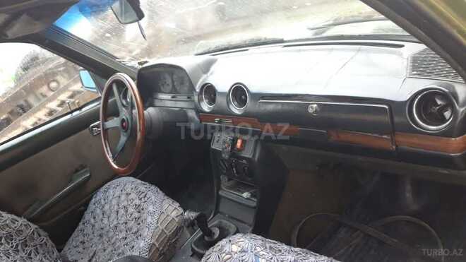Mercedes 200 1983, 120,000 km - 2.0 l - Salyan
