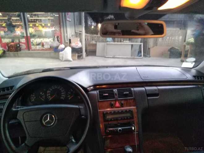 Mercedes E 240 1999, 285,000 km - 2.4 l - Bakı