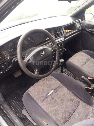 Opel Vectra 1996, 31,956 km - 1.6 l - Quba