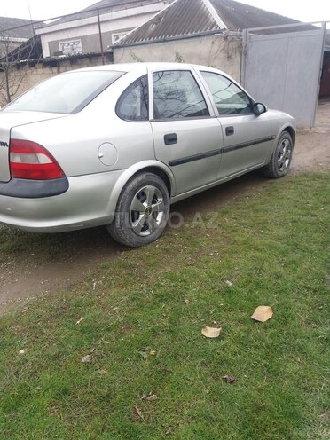 Opel Vectra 1996, 31,956 km - 1.6 l - Quba