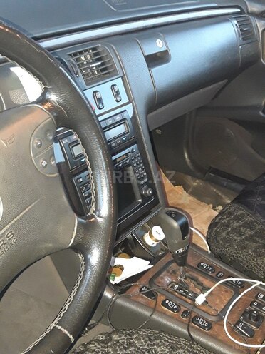 Mercedes E 240 2001, 177,000 km - 2.6 l - Bakı