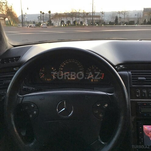 Mercedes E 240 2001, 252,498 km - 2.6 l - Bakı