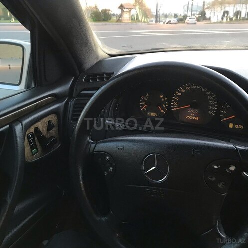 Mercedes E 240 2001, 252,498 km - 2.6 l - Bakı