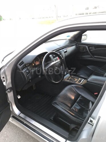 Mercedes E 240 2001, 252,498 km - 2.6 l - Bakı