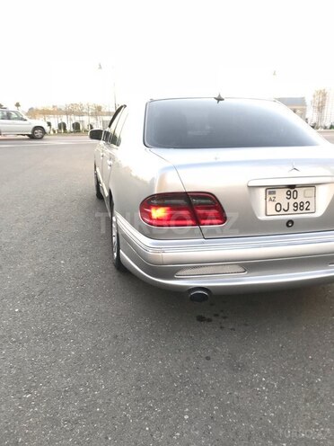 Mercedes E 240 2001, 252,498 km - 2.6 l - Bakı