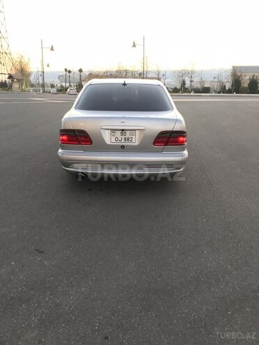 Mercedes E 240 2001, 252,498 km - 2.6 l - Bakı