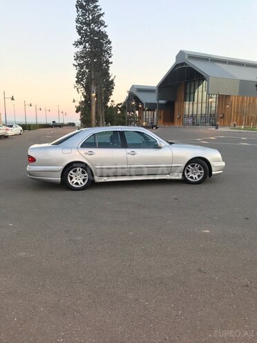 Mercedes E 240 2001, 252,498 km - 2.6 l - Bakı