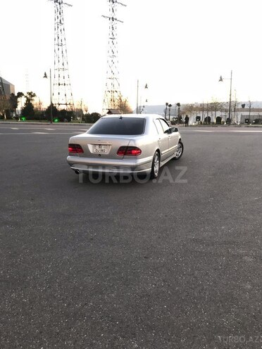 Mercedes E 240 2001, 252,498 km - 2.6 l - Bakı