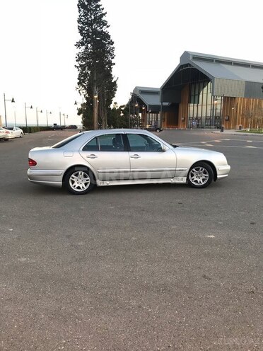 Mercedes E 240 2001, 252,498 km - 2.6 l - Bakı