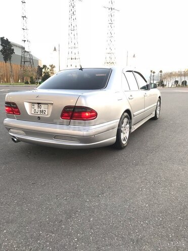 Mercedes E 240 2001, 252,498 km - 2.6 l - Bakı