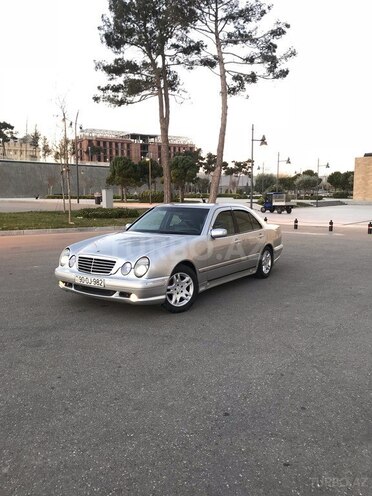 Mercedes E 240 2001, 252,498 km - 2.6 l - Bakı