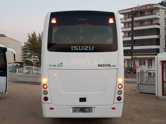 Isuzu  2011, 146,000 km - 5.2 l - Bakı