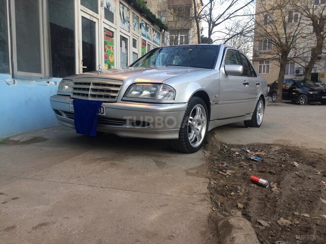 Mercedes C 240 2000, 333,000 km - 2.4 l - Bakı