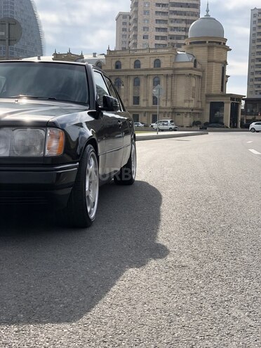 Mercedes E 200 1992, 450,000 km - 2.0 l - Bakı