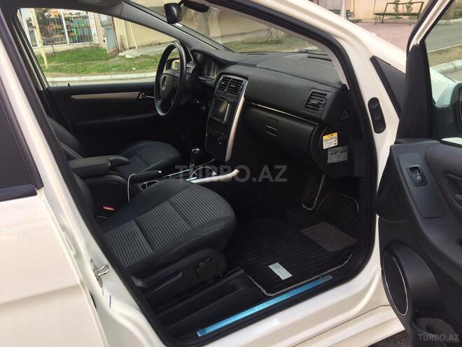 Mercedes B 180 2011, 53,000 km - 1.8 л - Bakı
