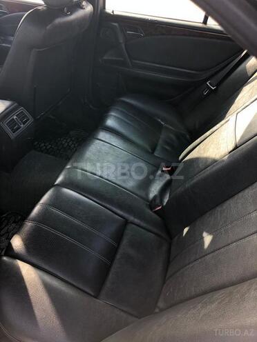 Mercedes E 220 1998, 561,695 km - 2.2 л - Bakı