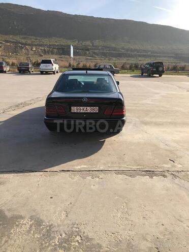 Mercedes E 220 1998, 561,695 km - 2.2 л - Bakı