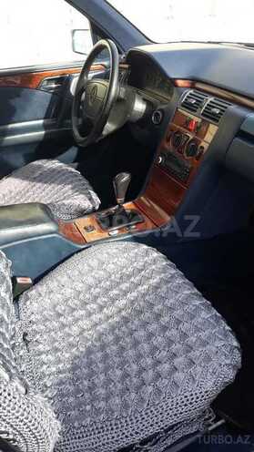 Mercedes E 200 1998, 300,000 km - 2.0 l - Göyçay