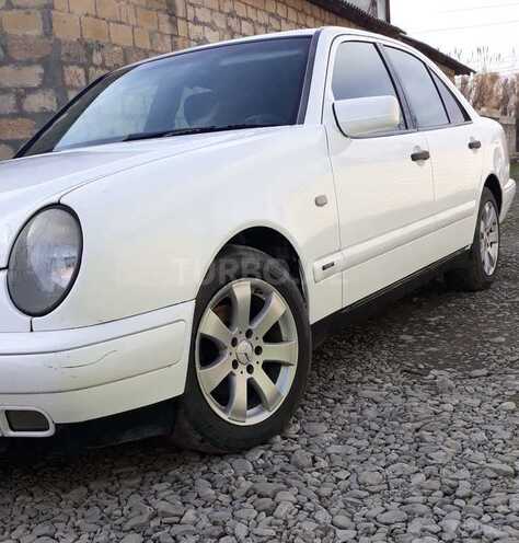 Mercedes E 200 1998, 300,000 km - 2.0 l - Göyçay