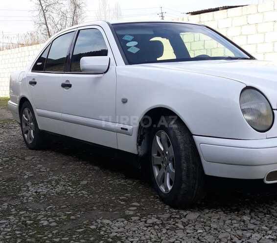 Mercedes E 200 1998, 300,000 km - 2.0 l - Göyçay