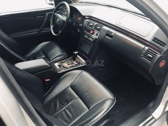 Mercedes E 220 2000, 139,000 km - 2.2 l - Bakı