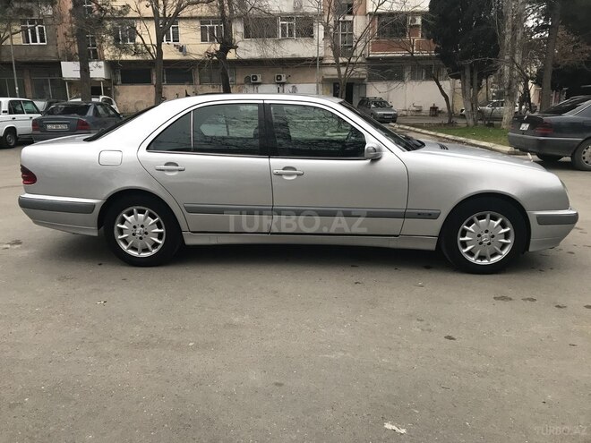 Mercedes E 220 2000, 139,000 km - 2.2 l - Bakı