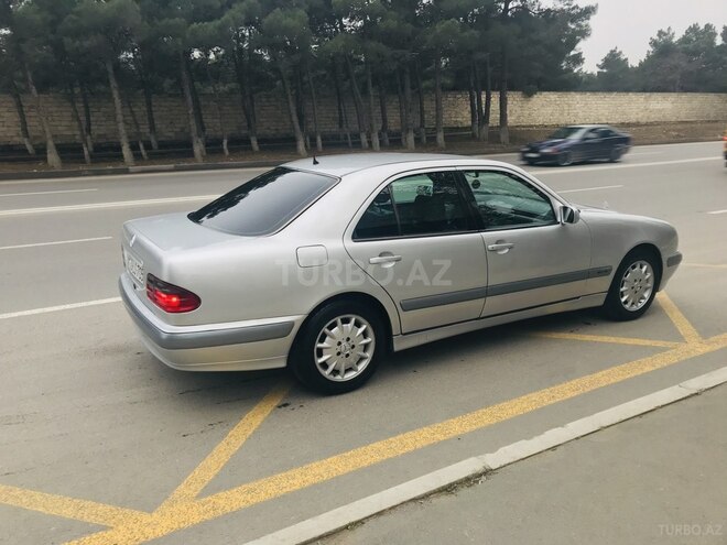 Mercedes E 220 2000, 139,000 km - 2.2 l - Bakı