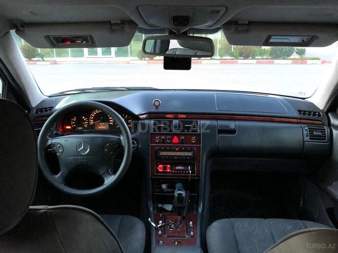 Mercedes E 220 2000, 322,000 km - 2.2 l - İmişli