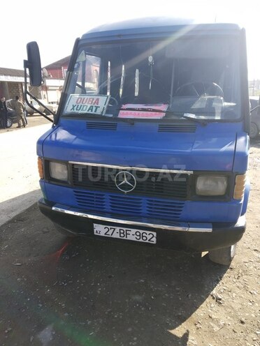 Mercedes 208 D 1992, 300,000 km - 2.2 л - Xudat
