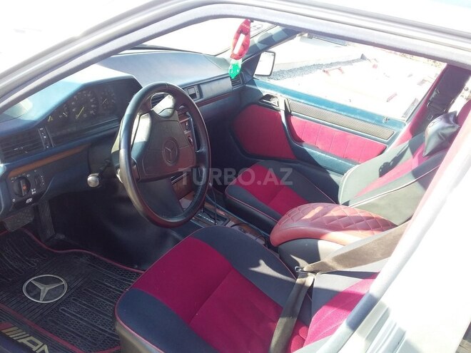 Mercedes E 250 1989, 300,000 km - 0.3 l - Beyləqan