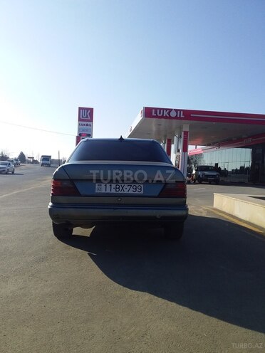 Mercedes E 250 1989, 300,000 km - 0.3 l - Beyləqan