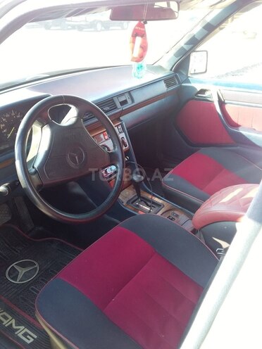 Mercedes E 250 1989, 300,000 km - 0.3 l - Beyləqan