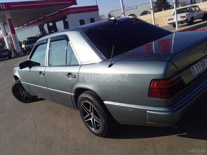 Mercedes E 250 1989, 300,000 km - 0.3 l - Beyləqan
