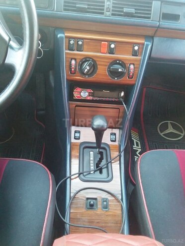 Mercedes E 250 1989, 300,000 km - 0.3 l - Beyləqan