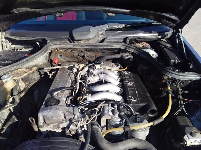 Mercedes E 250 1989, 300,000 km - 0.3 l - Beyləqan