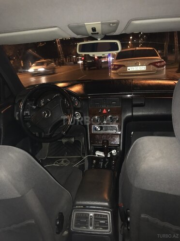 Mercedes E 230 1995, 341,000 km - 2.3 l - Bakı