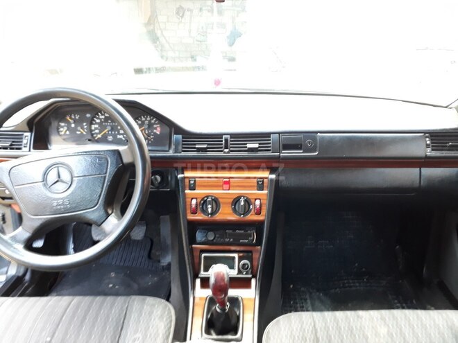 Mercedes E 200 1992, 236,420 km - 2.0 l - Bakı