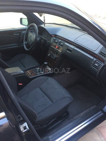 Mercedes E 230 1996, 299,000 km - 2.3 l - Xırdalan