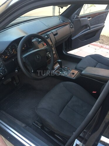 Mercedes E 230 1996, 299,000 km - 2.3 l - Xırdalan