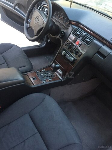 Mercedes E 230 1996, 299,000 km - 2.3 l - Xırdalan